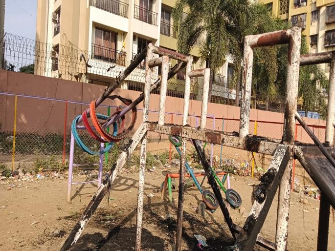 Student's sports materials were burnt in Malvani! Protest by tying black ribbons | मालवणीत विद्यार्थ्याच्या खेळाचे साहित्य जाळले! काळ्या फिती बांधून करणार निषेध Student's sports materials were burnt in Malvani! Protest by tying black ribbons | मालवणीत विद्यार्थ्याच्या खेळाचे साहित्य जाळले! काळ्या फिती बांधून करणार निषेध