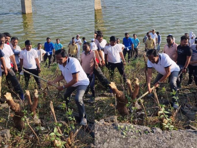 Raosaheb Danve, Minister of State for Central Railway, took up the axe | ...अन् केंद्रीय रेल्वे राज्यमंत्री रावसाहेब दानवे यांनी हाती घेतली कुऱ्हाड Raosaheb Danve, Minister of State for Central Railway, took up the axe | ...अन् केंद्रीय रेल्वे राज्यमंत्री रावसाहेब दानवे यांनी हाती घेतली कुऱ्हाड