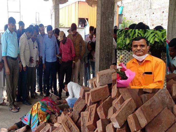 Gorakshanath Kumkar was killed by an ax in the head in broad daylight | गोरक्षनाथ कुमकर यांचा दिवसाढवळ्या डोक्यात कुऱ्हाडीने वार करून खून Gorakshanath Kumkar was killed by an ax in the head in broad daylight | गोरक्षनाथ कुमकर यांचा दिवसाढवळ्या डोक्यात कुऱ्हाडीने वार करून खून