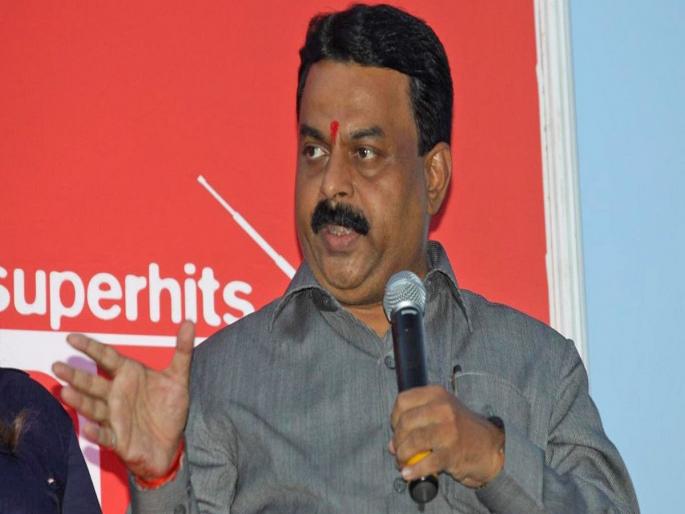 Sunil Prabhu, the common Mumbaikar is fed up with the poor management of the government and the administrators of the Mumbai Municipal Corporation | सरकार आणि मुंबई मनपातील प्रशासकांच्या ढिसाळ कारभारामुळे सामान्य मुंबईकर खड्ड्याने बेजार- सुनील प्रभू Sunil Prabhu, the common Mumbaikar is fed up with the poor management of the government and the administrators of the Mumbai Municipal Corporation | सरकार आणि मुंबई मनपातील प्रशासकांच्या ढिसाळ कारभारामुळे सामान्य मुंबईकर खड्ड्याने बेजार- सुनील प्रभू