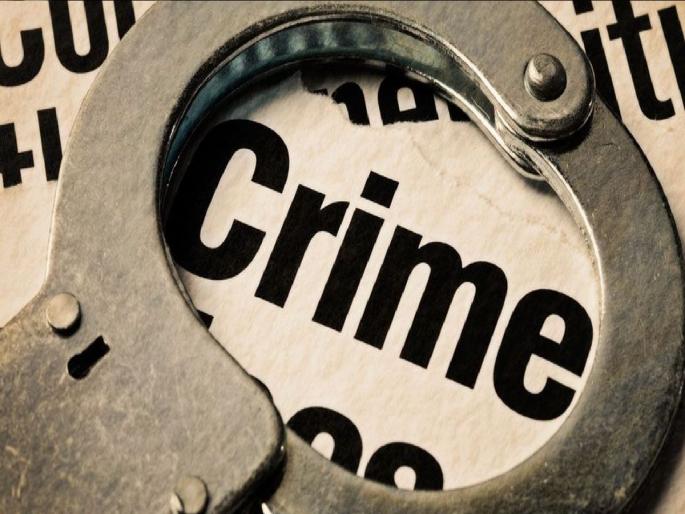 Fake police officer of the crime branch robbed an old man, a case has been registered | क्राइम ब्रँचच्या ताेतया पाेलिस अधिकाऱ्याने वृद्धाला लुबाडले, गुन्हा दाखल Fake police officer of the crime branch robbed an old man, a case has been registered | क्राइम ब्रँचच्या ताेतया पाेलिस अधिकाऱ्याने वृद्धाला लुबाडले, गुन्हा दाखल