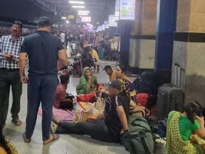 Passengers are crowded, increase the quota in trains to MP, UP | प्रवाशांची गर्दीच गर्दी, एमपी, यूपीकडच्या गाड्यात कोटा वाढवा Passengers are crowded, increase the quota in trains to MP, UP | प्रवाशांची गर्दीच गर्दी, एमपी, यूपीकडच्या गाड्यात कोटा वाढवा