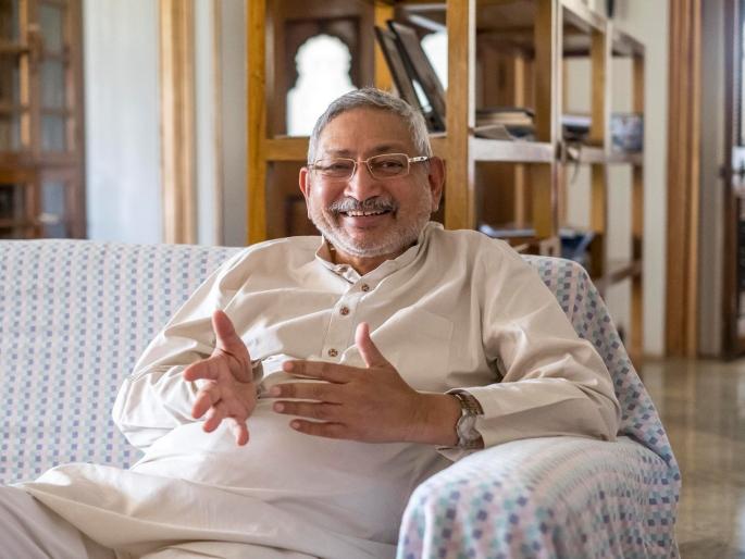 Shahu Chhatrapati's candidature of Congress announced from kolhapur | अपेक्षेप्रमाणे काँग्रेसची उमेदवारी शाहू छत्रपती यांना जाहीर, फटाक्यांची आतषबाजी करून जल्लोष Shahu Chhatrapati's candidature of Congress announced from kolhapur | अपेक्षेप्रमाणे काँग्रेसची उमेदवारी शाहू छत्रपती यांना जाहीर, फटाक्यांची आतषबाजी करून जल्लोष