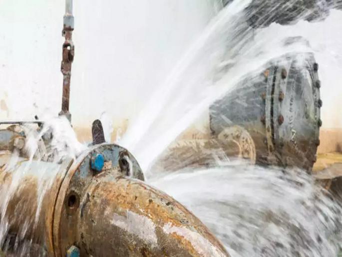 big leak in the water channel at Bale, water supply to Solapurat will be disrupted tomorrow | बाळे येथे जलवाहिनीला मोठी गळती, उद्या होणार सोलापुरातला पाणीपुरवठा विस्कळीत big leak in the water channel at Bale, water supply to Solapurat will be disrupted tomorrow | बाळे येथे जलवाहिनीला मोठी गळती, उद्या होणार सोलापुरातला पाणीपुरवठा विस्कळीत