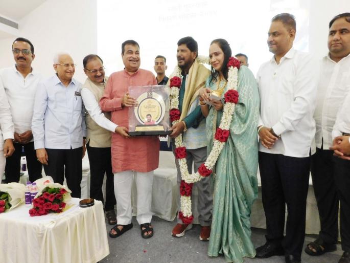 Let power come to anyone, Ramdas Athawale's place is fixed- Nitin Gadkari | सत्ता कुणाचीही येऊ देत, रामदास आठवलेंची जागा पक्की आहे- नितीन गडकरी Let power come to anyone, Ramdas Athawale's place is fixed- Nitin Gadkari | सत्ता कुणाचीही येऊ देत, रामदास आठवलेंची जागा पक्की आहे- नितीन गडकरी