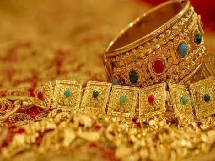 Gold increased by 8 thousand during the year; 65 thousand with GST! | वर्षभरात सोने ८ हजारांनी वाढले; जीएसटीसह ६५ हजारांवर! Gold increased by 8 thousand during the year; 65 thousand with GST! | वर्षभरात सोने ८ हजारांनी वाढले; जीएसटीसह ६५ हजारांवर!