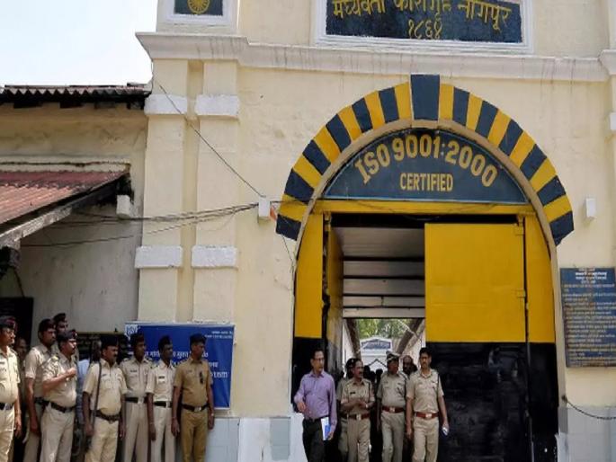 Gangwar in Nagpur Jail, notorious Chetan Hazare attacked with tin plate | नागपूर कारागृहात गँगवॉर, कुख्यात चेतन हजारेवर टिनाच्या पत्र्याने हल्ला Gangwar in Nagpur Jail, notorious Chetan Hazare attacked with tin plate | नागपूर कारागृहात गँगवॉर, कुख्यात चेतन हजारेवर टिनाच्या पत्र्याने हल्ला