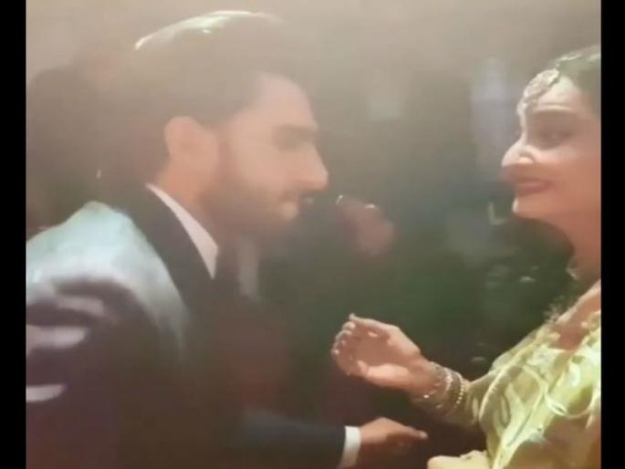 Ranveer Singh and Rekha dance at Sonam Kapoor reception | सोनम-आनंदच्या रिसेप्शनमध्ये रणवीर-रेखाचा मजेदार डान्स, व्हिडीओ व्हायरल Ranveer Singh and Rekha dance at Sonam Kapoor reception | सोनम-आनंदच्या रिसेप्शनमध्ये रणवीर-रेखाचा मजेदार डान्स, व्हिडीओ व्हायरल