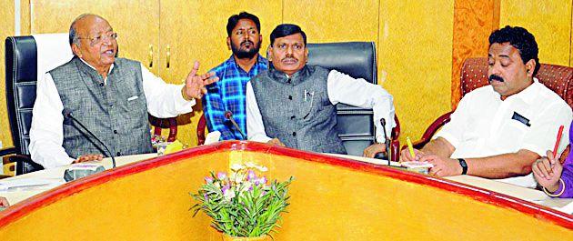 Cleanliness staff 'GR' on paper | सफाई कर्मचाऱ्यांबाबतचे ‘जीआर’ कागदावरच