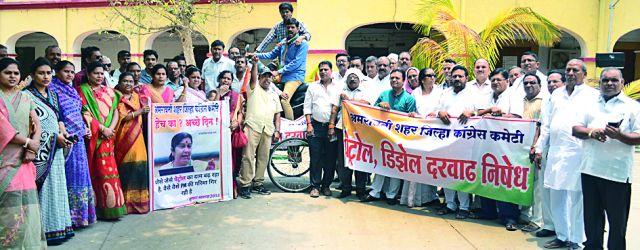 Cancel the price of petrol and diesel | पेट्रोल-डिझेलची दरवाढ रद्द करा Cancel the price of petrol and diesel | पेट्रोल-डिझेलची दरवाढ रद्द करा