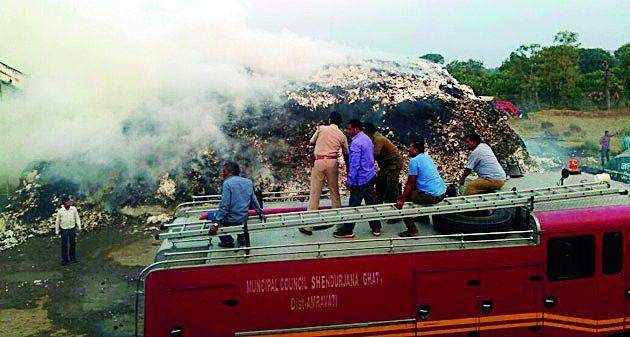 Jining fire, 11 thousand qt cotton cotton | जिनिंगला आग, ११ हजार क्विंटल कापूस खाक