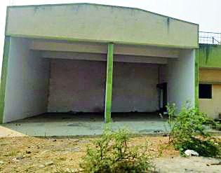 Municipal Corporation's 50 lakhs gambling house built | पालिकेची ५० लाखांची इमारत बनली जुगाऱ्यांचा अड्डा