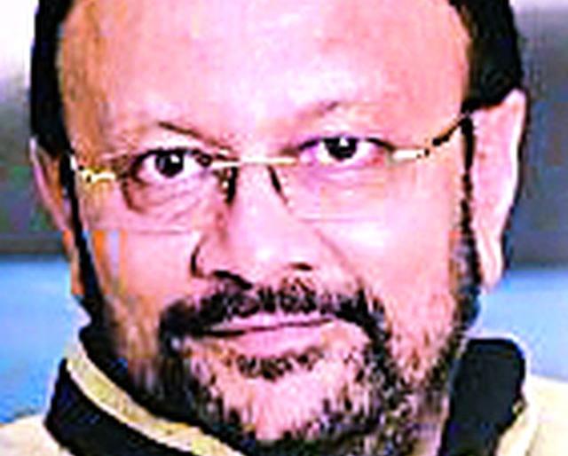 Be strict according to the need, just sing the private song! | गरजेनुसार कठोर व्हा, खासगीत मात्र गोड वागा!