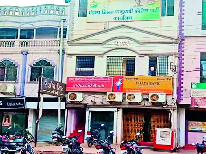 Shuksukkat in NCP's office | राष्ट्रवादीच्या कार्यालयात शुकशुकाट