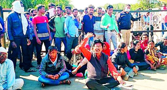 Workers killed in Loko train crash | लोको ट्रेनच्या धडकेत कामगार ठार