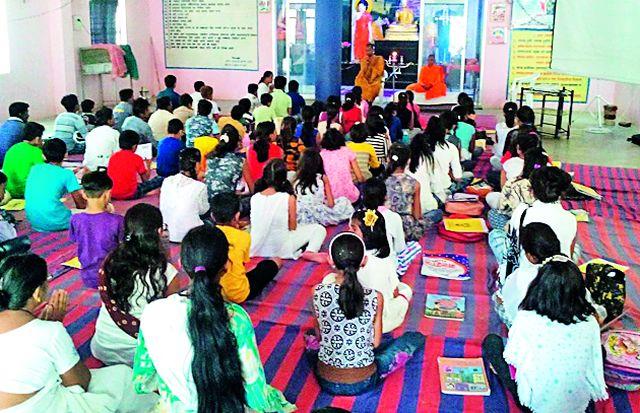 Children need decent behavior for academic progress | शैक्षणिक प्रगतीसाठी मुलांमध्ये शीलयुक्त आचरण आवश्यक Children need decent behavior for academic progress | शैक्षणिक प्रगतीसाठी मुलांमध्ये शीलयुक्त आचरण आवश्यक