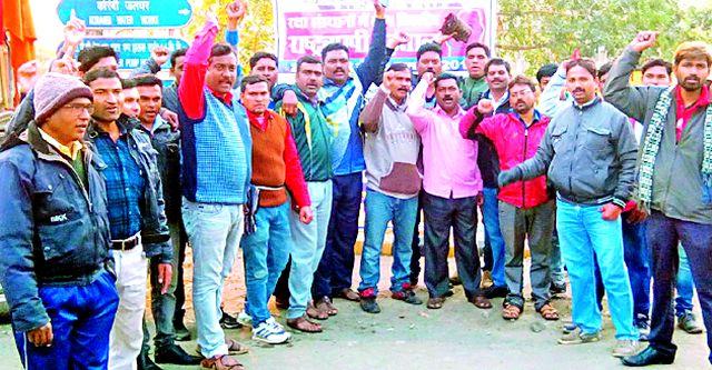 Start of workers' strike | कामगारांच्या संपाला प्रारंभ Start of workers' strike | कामगारांच्या संपाला प्रारंभ