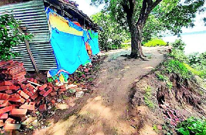 Even after two and a half decades, the call of Poona villagers did not reach the administration | अडीच दशकानंतरही पौना ग्रामस्थांची हाक प्रशासनापर्यंत पोहचेना