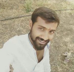 nashik,fly,over,container,two,wheeler,accident,one,death | कंटेनरला दुचाकीने दिलेल्या धडकेत सटाण्याचा युवक ठार