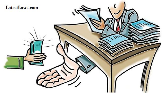 One was caught red-handed with the head of the land records department | भूमिअभिलेख विभागाच्या शिरस्तेदारासह एकास पकडले रंगेहात One was caught red-handed with the head of the land records department | भूमिअभिलेख विभागाच्या शिरस्तेदारासह एकास पकडले रंगेहात