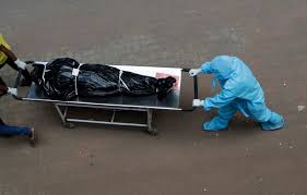 The children cremated the body of the coronated father in Abhona | अभोण्यात कोरोनाबाधित पित्याच्या मृतदेहावर मुलांनीच केले अंत्यसंस्कार