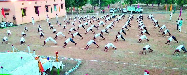 The direction given by life-oriented camp | जीवनाभिमुख शिबिरातून मिळाली दिशा The direction given by life-oriented camp | जीवनाभिमुख शिबिरातून मिळाली दिशा