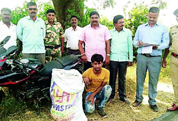 99 thousand foreign liquor seized | ९९ हजाराची विदेशी दारू जप्त 99 thousand foreign liquor seized | ९९ हजाराची विदेशी दारू जप्त