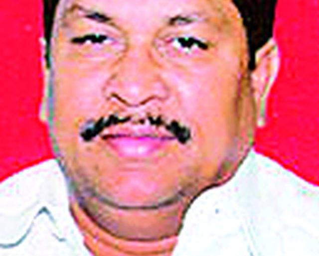 The police and the Wicklow officers have their hands on coal | कोळसा चोरीत पोलीस व वेकोलि अधिकाऱ्यांचाच हात The police and the Wicklow officers have their hands on coal | कोळसा चोरीत पोलीस व वेकोलि अधिकाऱ्यांचाच हात