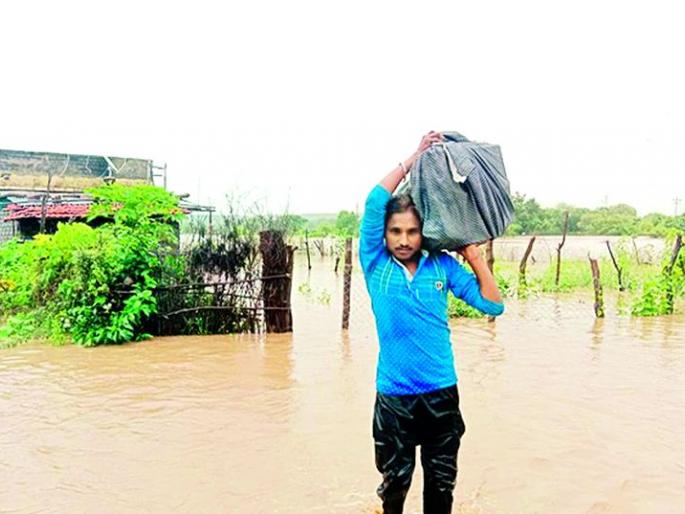 A world drowning in tears | डोळ्यांत अश्रू अन् पाण्याखाली बुडालेला संसार A world drowning in tears | डोळ्यांत अश्रू अन् पाण्याखाली बुडालेला संसार