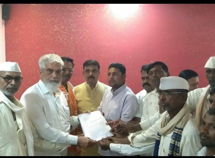 Inauguration of distribution of fertilizers to farmers in Malegaon | शेतकऱ्यांना एकत्रपणे बांधावर खते वाटपाचा मालेगावी शुभारंभ Inauguration of distribution of fertilizers to farmers in Malegaon | शेतकऱ्यांना एकत्रपणे बांधावर खते वाटपाचा मालेगावी शुभारंभ