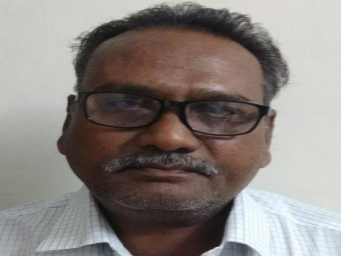 Accepting a bribe in Dhule, a senior surgeon of the district hospital has been arrested | धुळ्यात लाच स्वीकारतांना जिल्हा रूग्णालयातील वरिष्ठ लिपीक जाळ्यात Accepting a bribe in Dhule, a senior surgeon of the district hospital has been arrested | धुळ्यात लाच स्वीकारतांना जिल्हा रूग्णालयातील वरिष्ठ लिपीक जाळ्यात