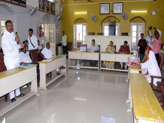 Demand for funds of Rs 349 crores for heavy cities in Dhule city | धुळे शहर हद्दवाढीतील गावांसाठी ३४९ कोटींच्या निधीची मागणी Demand for funds of Rs 349 crores for heavy cities in Dhule city | धुळे शहर हद्दवाढीतील गावांसाठी ३४९ कोटींच्या निधीची मागणी