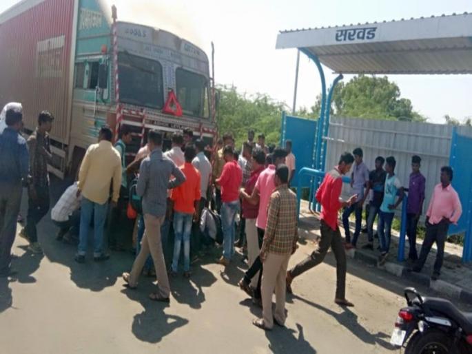 Accident on Saurav fate, 3 killed | सरवड फाट्यावर अपघात, ३ ठार Accident on Saurav fate, 3 killed | सरवड फाट्यावर अपघात, ३ ठार