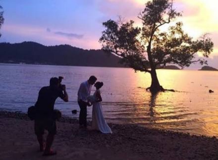 Youth tends to go to rural areas for pre-wedding shoots | प्री- वेडिंग शूटसाठी तरुणाईचा ग्रामीण भागाकडे कल Youth tends to go to rural areas for pre-wedding shoots | प्री- वेडिंग शूटसाठी तरुणाईचा ग्रामीण भागाकडे कल