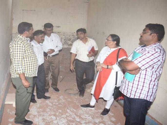 Health department of Dhule District Hospital has done this | धुळे जिल्हा रूग्णालयाची आरोग्य उपसंचालिकेने केली पहाणी