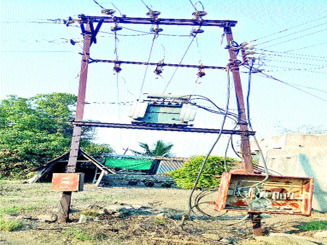 Most dangerous open rohitra | भरवस्तीत धोकादायक उघडे रोहित्र Most dangerous open rohitra | भरवस्तीत धोकादायक उघडे रोहित्र