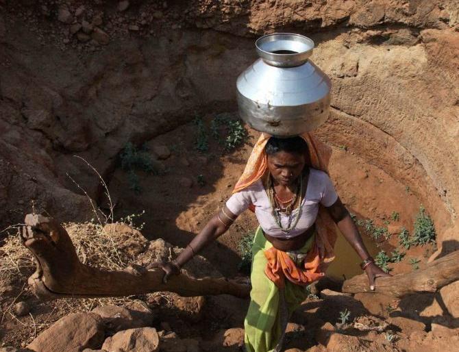 Residents of Chikhaldarya always drink contaminated water! The search for water begins at three in the morning | चिखलदऱ्यातील एकझिरावासी पितात दूषित पाणी! मध्यरात्री तीनपासून सुरू होतो पाण्याचा शोध