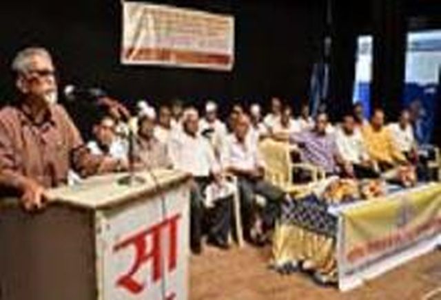 Retired employees will take to the streets against the central government | केंद्र सरकारच्या विरोधात निवृत्त कर्मचारी उतरणार रस्त्यावर Retired employees will take to the streets against the central government | केंद्र सरकारच्या विरोधात निवृत्त कर्मचारी उतरणार रस्त्यावर