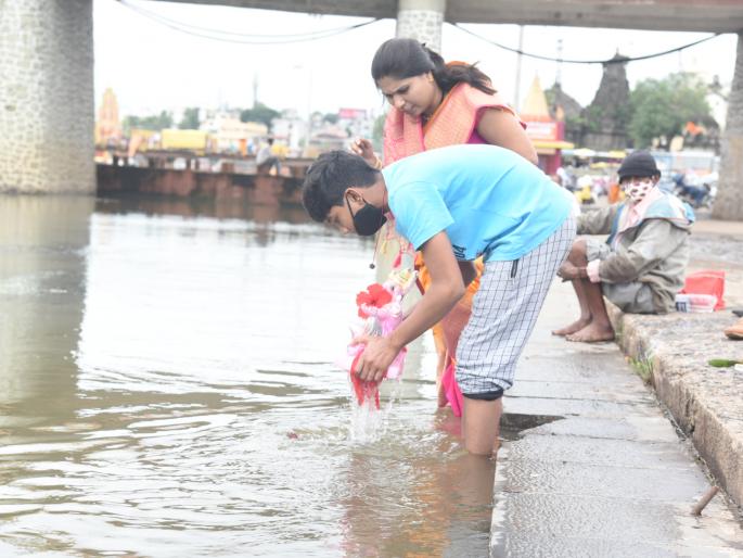 Farewell to the Republicans of the day and a half | दीड दिवसाच्या गणरायांना निरोप Farewell to the Republicans of the day and a half | दीड दिवसाच्या गणरायांना निरोप