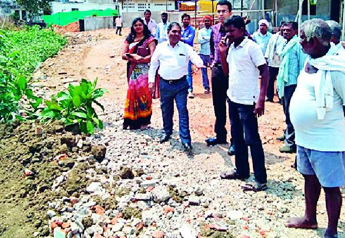 Encroachment removed by municipal administration | पालिका प्रशासनाने काढले अतिक्रमण