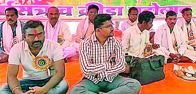 Tribals should fight for rights | आदिवासींनी हक्कांसाठी लढा द्यावा Tribals should fight for rights | आदिवासींनी हक्कांसाठी लढा द्यावा