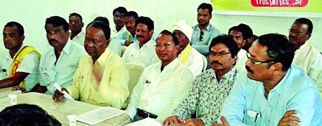 It is inappropriate to regard the validity of the validity of blood | रक्ताच्या नात्याला जात वैधतेचा पुरावा मानणे अयोग्य It is inappropriate to regard the validity of the validity of blood | रक्ताच्या नात्याला जात वैधतेचा पुरावा मानणे अयोग्य