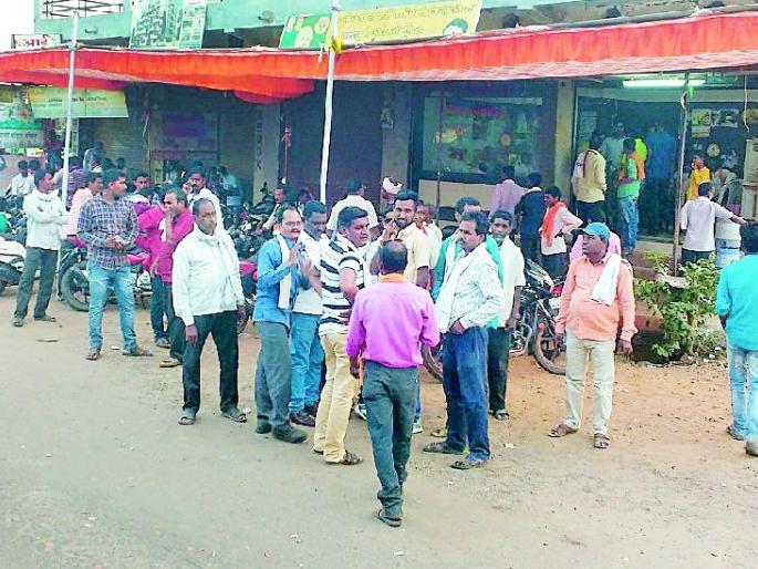 The BJP office gets crowded after getting votes | मताधिक्य मिळताच भाजप कार्यालयात गर्दी The BJP office gets crowded after getting votes | मताधिक्य मिळताच भाजप कार्यालयात गर्दी