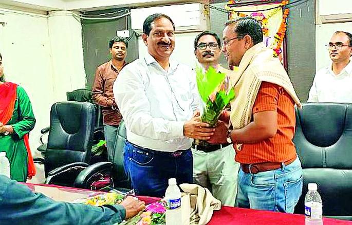 The role of CEOs is accelerating administrative work | सीईओंच्या भूमिकेमुळे प्रशासकीय कामात येत आहे गतिमानता The role of CEOs is accelerating administrative work | सीईओंच्या भूमिकेमुळे प्रशासकीय कामात येत आहे गतिमानता