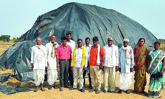 Opening of paddy from basic purchase center | आधारभूत खरेदी केंद्रावरील धान उघड्यावर Opening of paddy from basic purchase center | आधारभूत खरेदी केंद्रावरील धान उघड्यावर