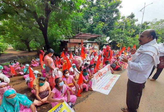 Anganwadi workers' agitation | अंगणवाडी कर्मचाऱ्यांचे आंदोलन Anganwadi workers' agitation | अंगणवाडी कर्मचाऱ्यांचे आंदोलन