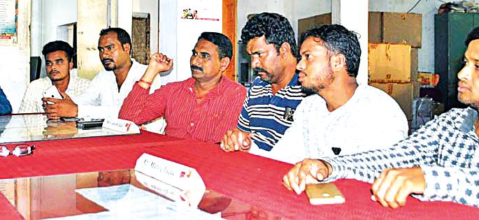 People participated in the festival | उत्सवात लोकसहभाग आवश्यक People participated in the festival | उत्सवात लोकसहभाग आवश्यक