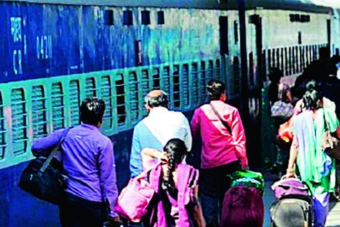 Trains are smooth but senior citizens' concessions are jammed | रेल्वेगाड्या सुसाट पण ज्येष्ठांची सवलत जाम Trains are smooth but senior citizens' concessions are jammed | रेल्वेगाड्या सुसाट पण ज्येष्ठांची सवलत जाम
