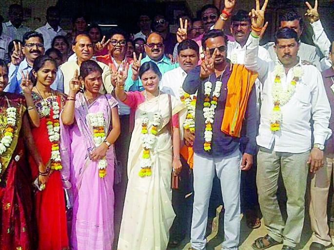 Khandepalat in both the municipalities | दोन्ही नगरपालिकेत खांदेपालट
