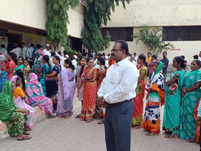 Voting in a record crowd in Gram Panchayat elections in Igatpuri taluka | इगतपुरी तालुक्यातील ग्रामपंचायत निवडणुकीत विक्रमी गर्दीत मतदान Voting in a record crowd in Gram Panchayat elections in Igatpuri taluka | इगतपुरी तालुक्यातील ग्रामपंचायत निवडणुकीत विक्रमी गर्दीत मतदान